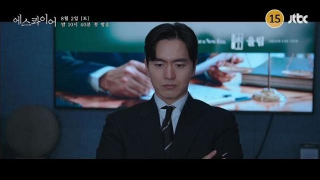 진짜 변호사 되기 위한 이진욱·정채연의 여정 (에스콰이어)