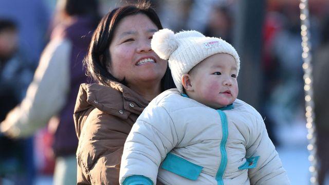 중국, 출산율 증진 위해 최초로 전국적 아동수당 도입