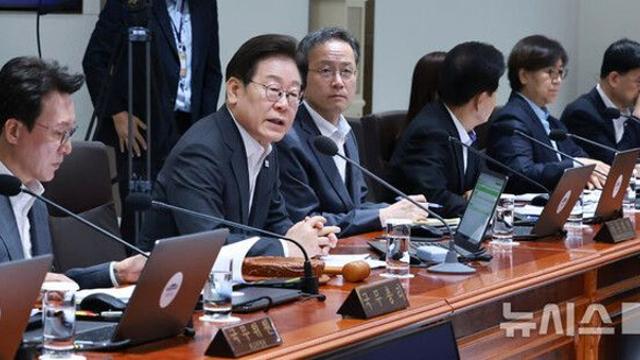 이 대통령 주재 국무회의 첫 생중계…