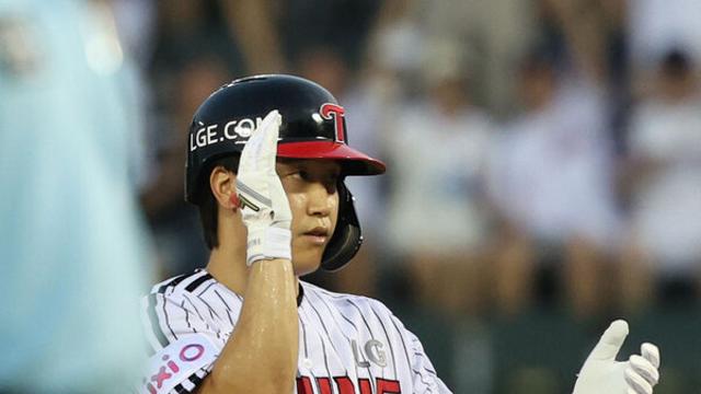 '구본혁 4안타 3타점' LG, 8-2로 KT 제압…선두 추격 박차