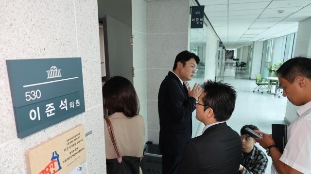 尹 체포영장 청구…명태균 31일 소환, 尹·金 비화폰 통신기록 확보