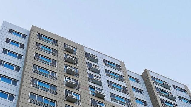 '베란다 흡연' 아랫집 vs '물 세례' 윗집…아파트 이웃 갈등에 갑론을박