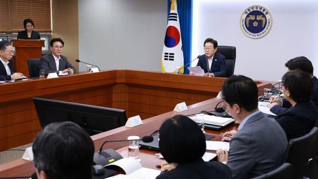 李, 한미 통상협의 보고에 ‘격려’...대통령실, 삼성·현대·한화 워싱턴行 “미국 내 네트워크 상당”
