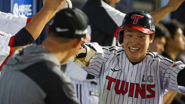'손주영 쾌투+박관우 2점포' LG, kt에 5-0 대승…11경기 9승
