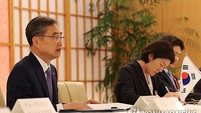 조현 장관, 日총리 예방…이시바 