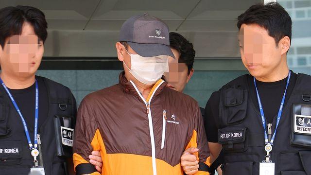 며느리·손주까지 노린 아들 총기 살해범, 취재진 질문에 침묵