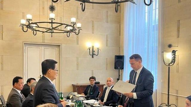 특사단, 폴란드 부총리에 대통령 친서 전달…