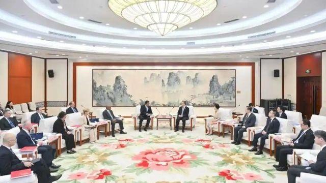 '무역협상 맞춰 방중' 美재계사절단, 中장관 만나…애플도 참석