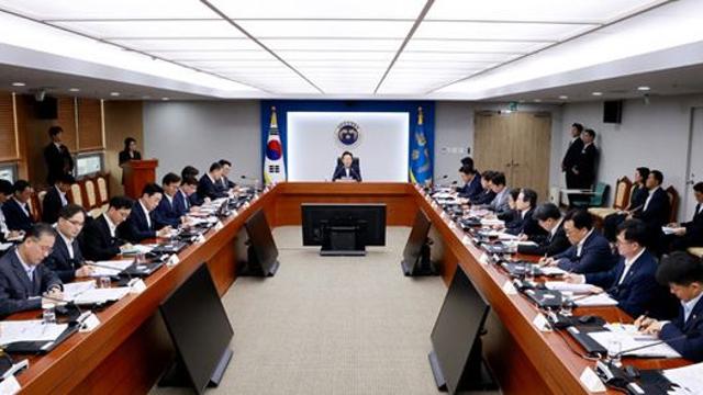 李, '비상경제점검TF→성장전략TF'로 전환
