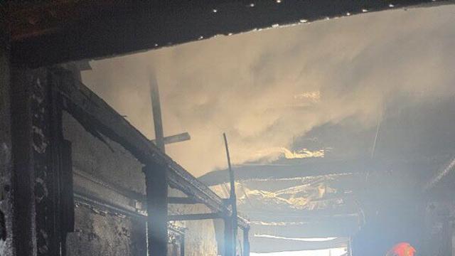 청주 음식점서 불…폭염에 화재 진압 소방관도 탈진했다