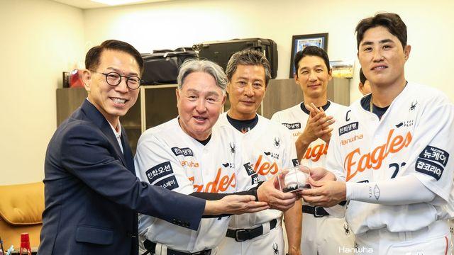 김경문 감독, 한화 부임 후 100승 달성 