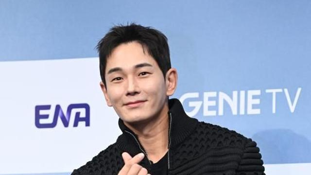 [단독] '방민아와 결혼♥' 온주완, '800만원 양다리 입막음' 배우 아니었다