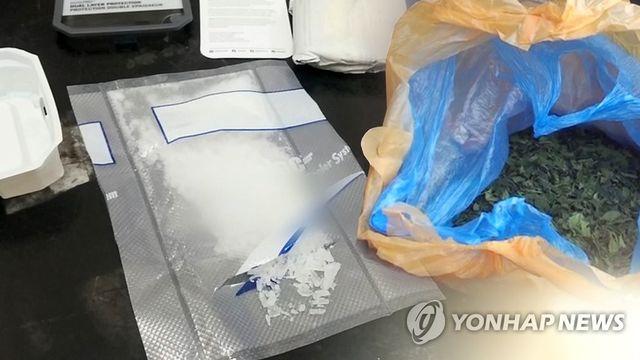 비트코인 받고 환각버섯 등 마약류 유통한 일당 3명 징역형