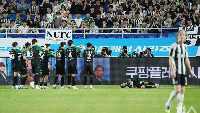 쿠팡플레이 시리즈 1차전...팀K리그 김진규 결승골 '뉴캐슬전 승리'