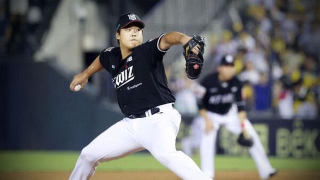 KT 강백호, LG전 8회 등판해 1이닝 2실점…2019년 이후 6년 만에 등판