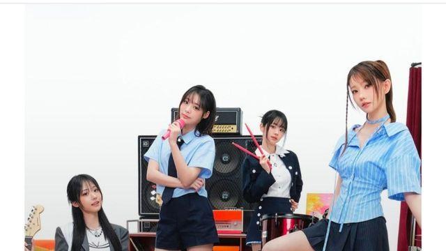 QWER, 현대백화점 면세점 새얼굴