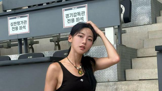 김민지, 운동복에 해바라기 목걸이? 예상치 못한 조합으로 완성한 개성 만점 스타일링