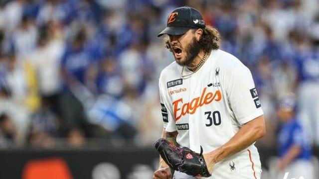 ‘무패의 사나이’ 한화 폰세, 대기록 향해 질주…최다 14연승 정조준