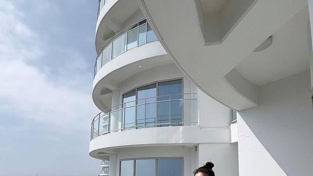 ‘바캉스 퀸’ 브브걸 민영, 루프탑 셀카에서 쏟아진 여름 크롭탑+와이드 팬츠의 마법