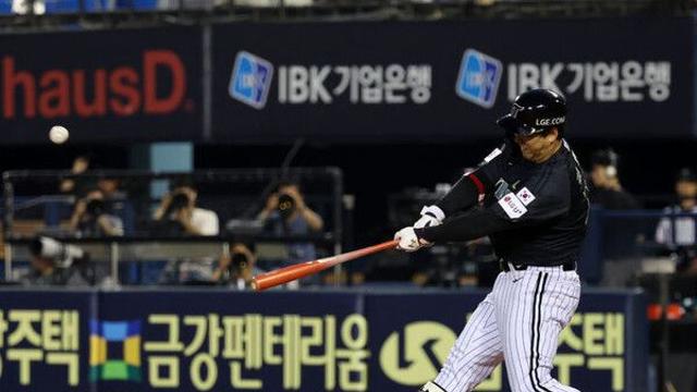LG 김현수, 개인 통산 1500타점 금자탑…KBO 역대 3번째
