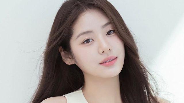 “25살 여름, 이렇게 청순해도 돼?” 김지민, 햇살 머금은 화이트 톱의 매직