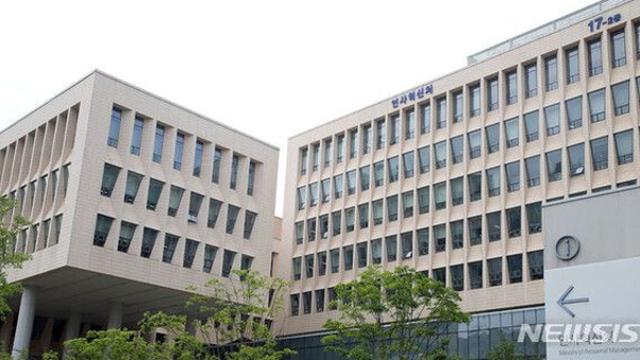 尹정부 대통령실 정무직 2명 로펌行…'취업가능' 통보
