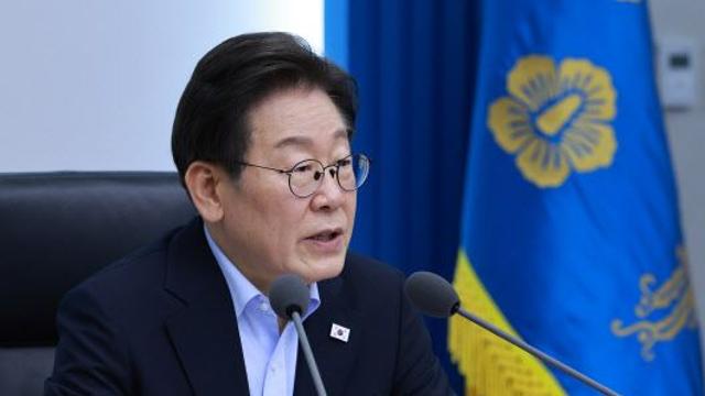李대통령, 고위공직자에 “국민 눈높이 맞추라”