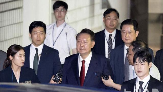 與, 尹 체포영장 발부에 