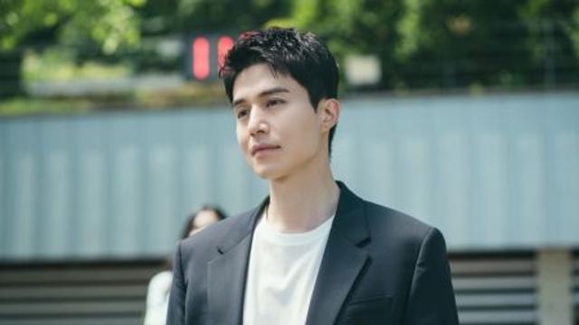 '착한 사나이' 이동욱♥이성경, 데이트 포착…머리 쓰다듬고 초밀착