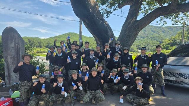 “폭염 속 땀 흘리는 군인들에 생명수 전달”