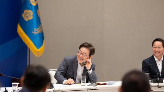 이 대통령, 거제 저도서 취임 후 첫 휴가…한미정상회담 등 정국 구상