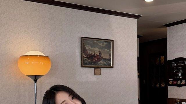 ‘완벽 정돈美’ 경리, 그레이 블라우스로 완성한 여름 데일리 시그니처