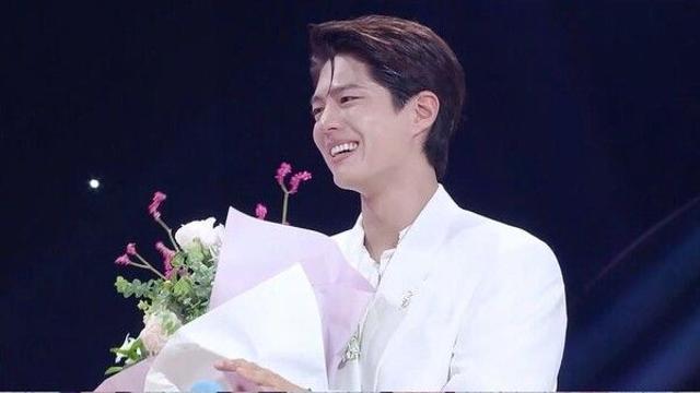 박보검, 끝내 울었다…'더 시즌즈' 역대 최장기·첫 배우 MC 마무리