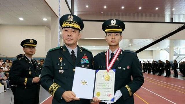 육군 부사관 178명 임관…동시 임관한 쌍둥이 형제 등 눈길