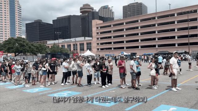 좀비 팬싸인회에 줄선 양키들.jpg