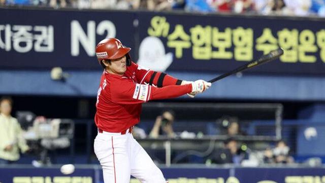 SSG, 7-2로 두산 꺾고 5연승 질주…최정 우타자 최초 1600타점