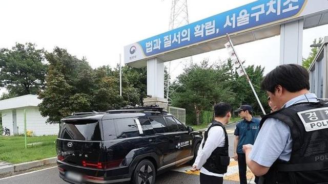 [속보] 김건희특검, 尹 체포영장 집행하러 서울구치소 도착