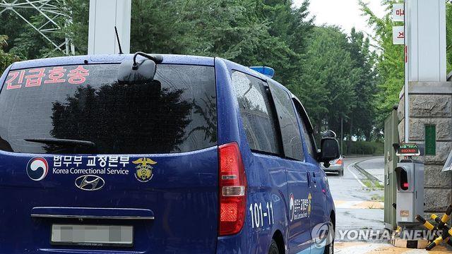 김건희특검, 구치소 尹체포영장 집행 초읽기…문앞까지 간다