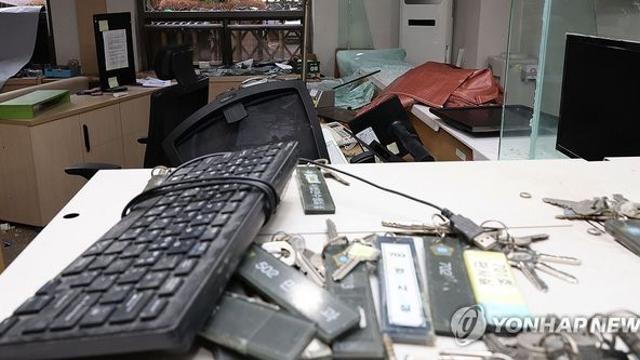 尹구속에 방화 시도…서부지법 난동 10대 '투블럭남' 징역 5년