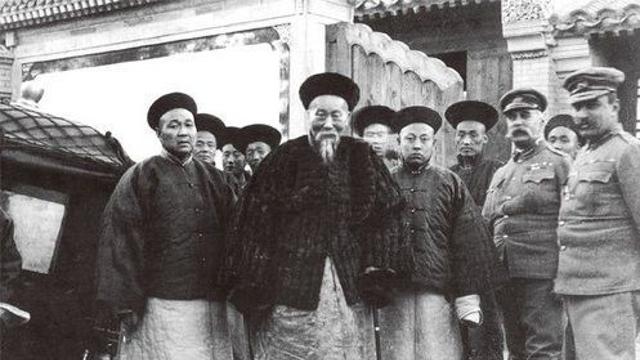 역사속에서 갑자기 사라진 패션 문화