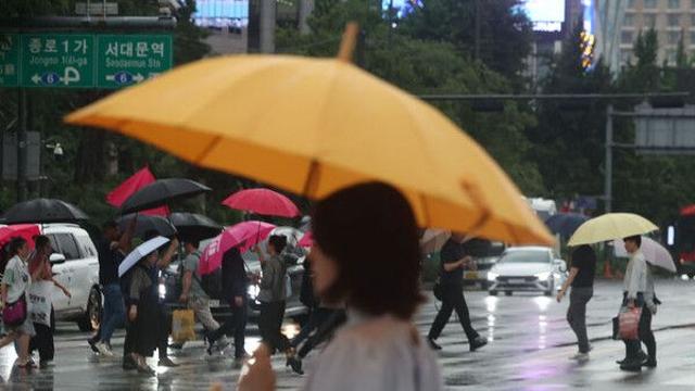 한때 '낮 최고' 37도까지…내륙 곳곳엔 소나기[오늘날씨]