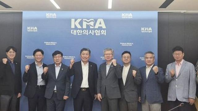 전공의 복귀 앞두고 의협·병협 