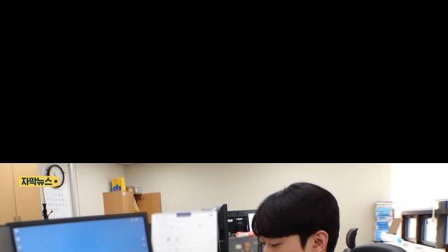 교도소 들어가는 남자친구 한테 볼 뽀뽀해주는 여자친구