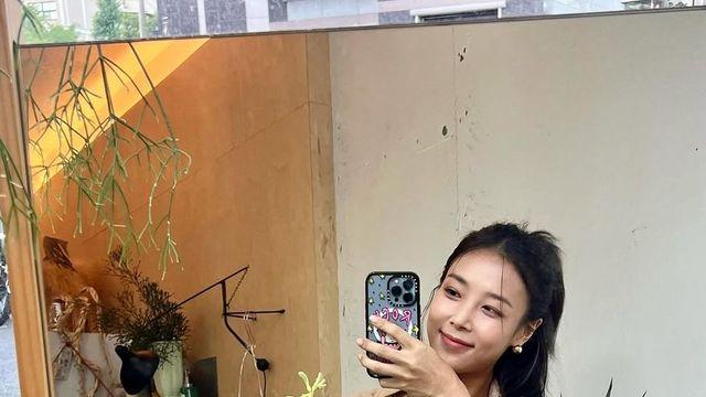 유빈의 점프수트, 왜 자꾸 눈길이 갈까