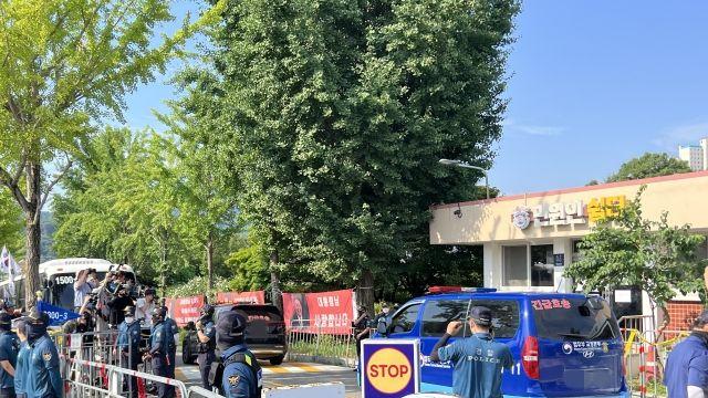 두시간만에 무산된 尹 옥중 체포…보수단체 “우리가 이겼다” 환호 [현장, 그곳&]