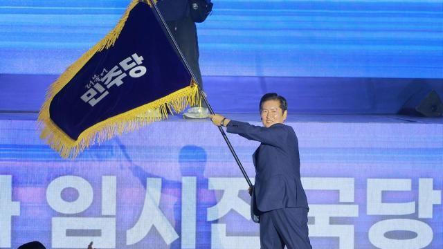 '강성 친명' 정청래, 李 정부 첫 여당 대표로 선출…
