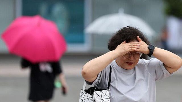 전국 흐리고 곳곳 비 소식…극한 폭염은 계속[다음주 날씨]