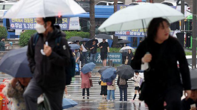 [다음주 날씨] 전국 흐리고 최대 120㎜ '폭우'...비 그친 후 낮 35도 '폭염'