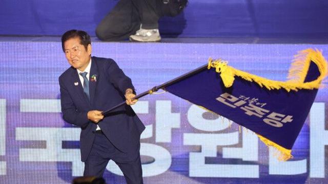 정청래, 민주당 새 대표로…‘강경 친명’ 시대 개막