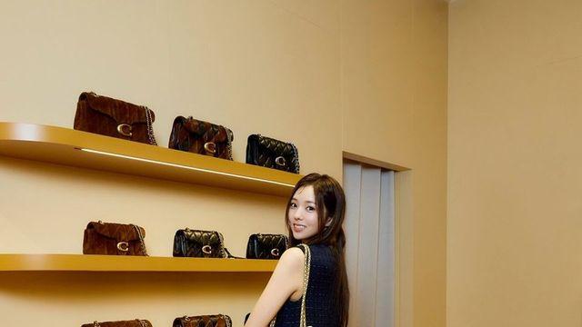'로코 여신' 채수빈, 블랙 원피스 입고 매장 뒤집은 '인형 미모'